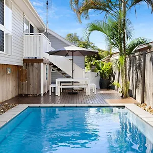 hume-street-22-golden-beach.queenslandhotels.net/
